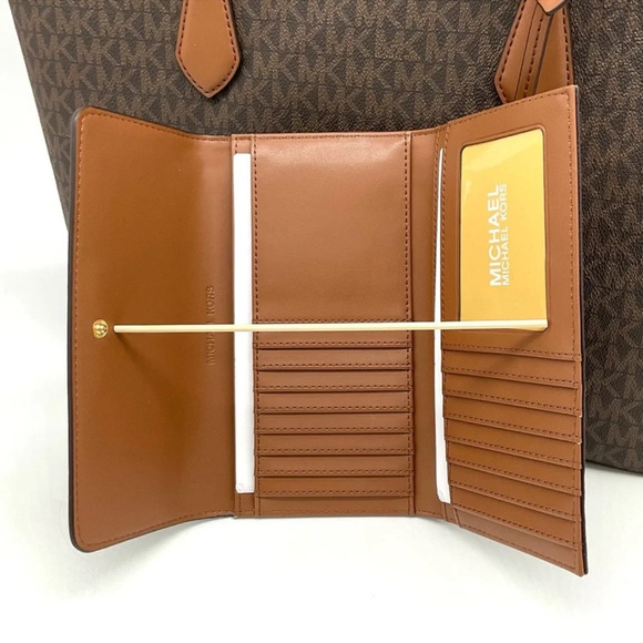 Michael Kors Large EW Crossbody Bag & Large Trifold Wallet Brown/Gold - Picture 13 of 14